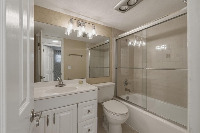 Building Photo - 681 S Hollybrook Dr