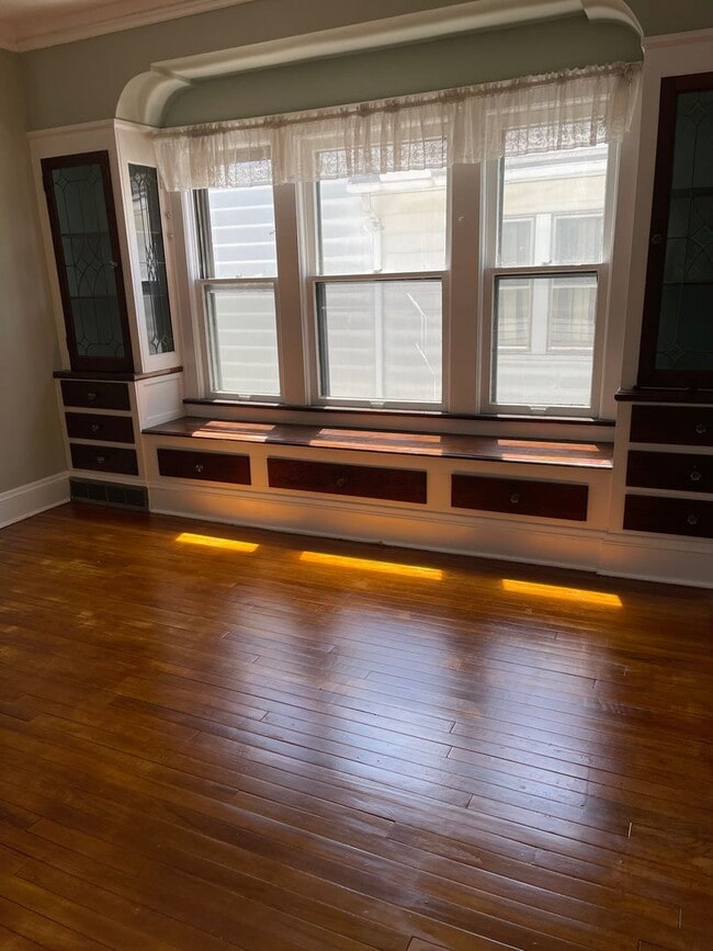 Building Photo - 3290 E 146th St