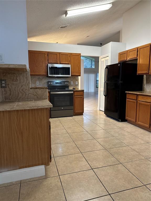Building Photo - 245 Lakebreeze Cir