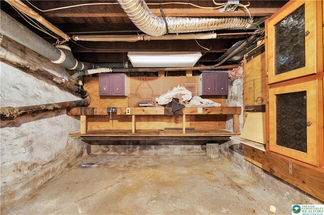 Building Photo - 321 W Babbitt Ave