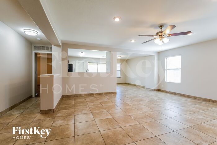 Building Photo - 3034 W Lucia Dr