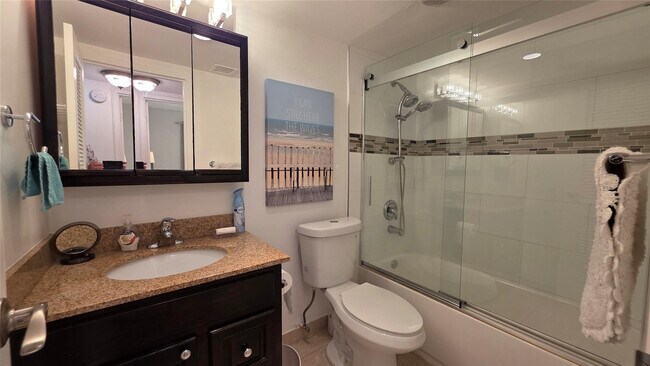 Building Photo - 2801 Somerset Dr