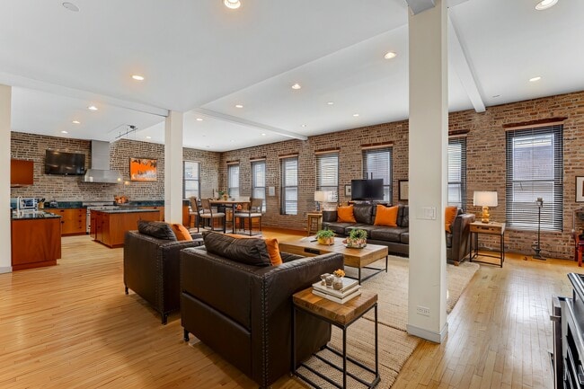 Building Photo - 944 W Lake St