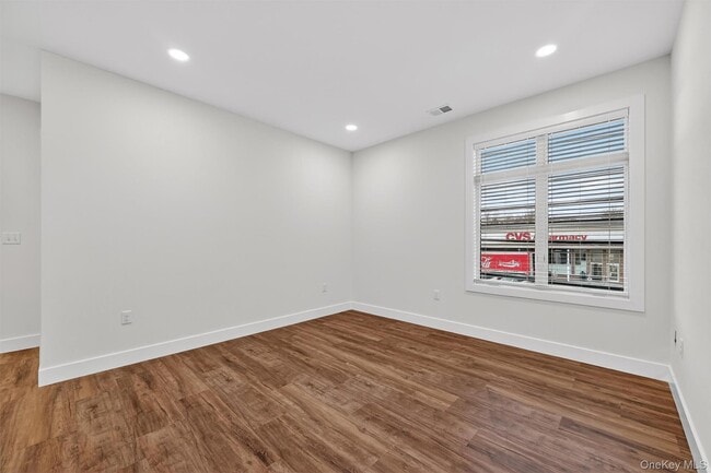 Building Photo - 19 Welling Pl