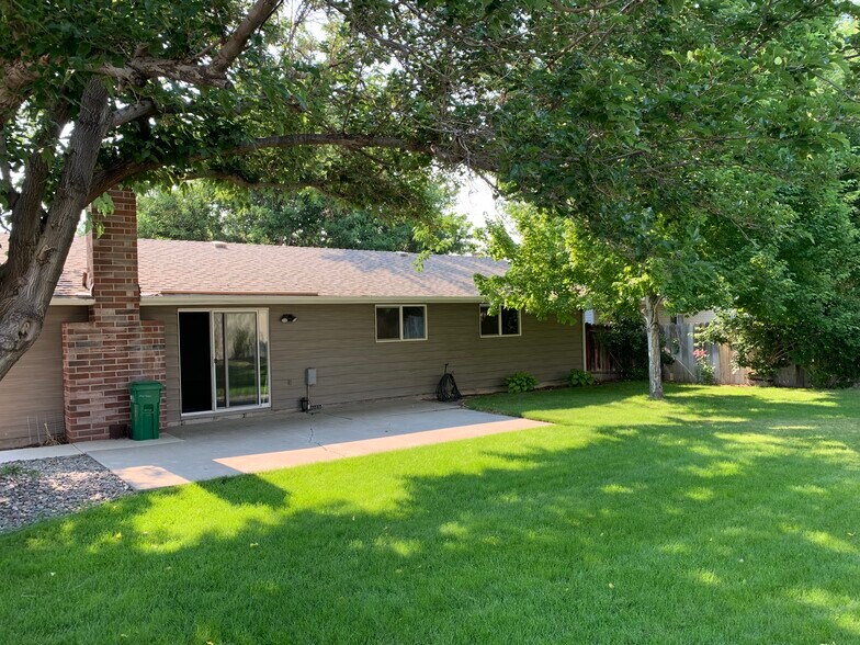 Building Photo - 2960 Chavez Dr