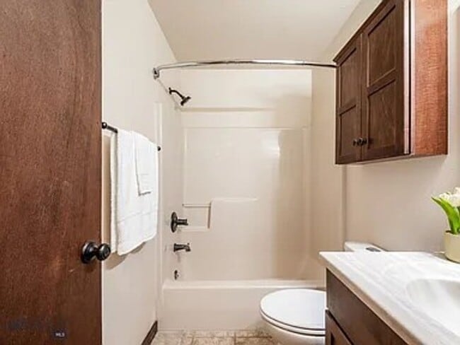 Building Photo - Cute House, Large Yard