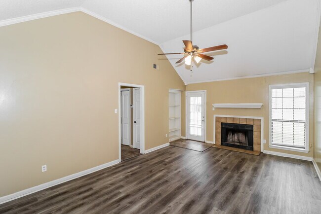 Building Photo - 7644 Valley Glen Dr