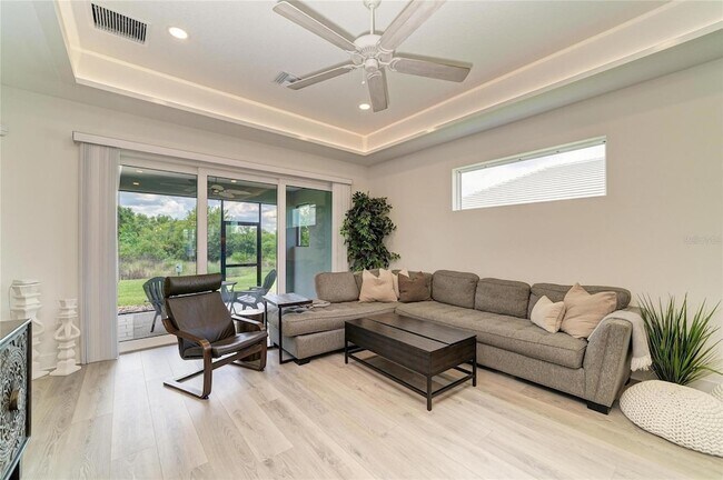 Building Photo - 1047 Waterline Ct