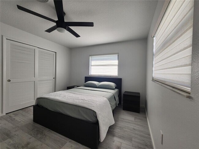 Building Photo - 900 Crestwood Rd