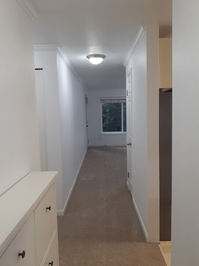 Building Photo - Kirkland Place Condominium
