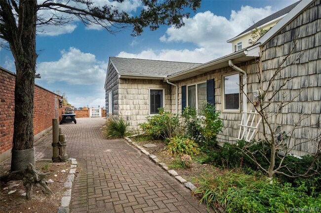 Building Photo - 138 Asharoken Ave