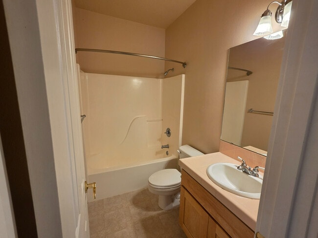 Building Photo - 2423 NW Awbrey Rd