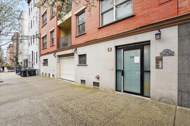 Building Photo - 119 Madison St