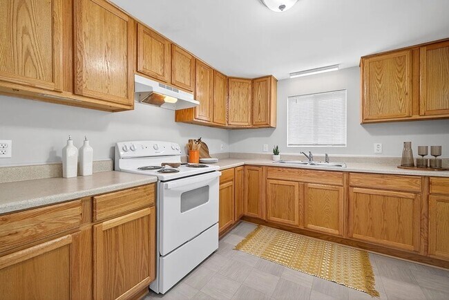 Building Photo - 830 Westwood Ave