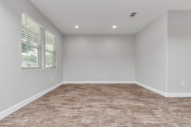 Building Photo - 1709 S Park