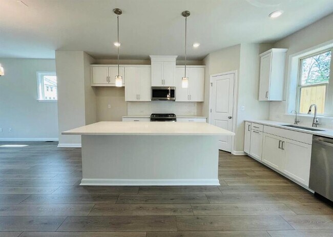 Building Photo - 3745 Davis Cir