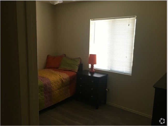 Interior Photo - 1821-1827 S Jefferson Ave