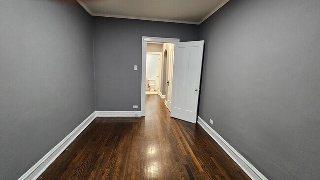 Building Photo - 6541 N Francisco Ave