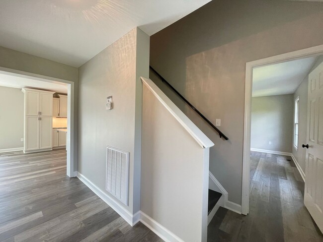 Building Photo - Recently Renovated Rancher Waiting for You!