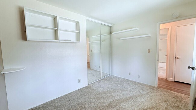 Building Photo - 1065 San Ramon Valley Blvd