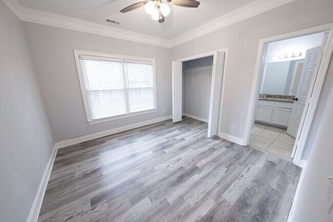 Building Photo - 964 Hank Aaron Dr SE