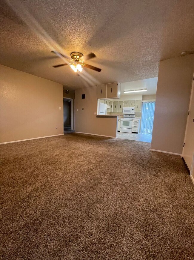 Building Photo - 325 Ruskin Dr