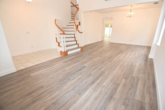 Building Photo - Stunning 5-Bedroom 3 bath 2 story Home in Prime North San Jose Location.