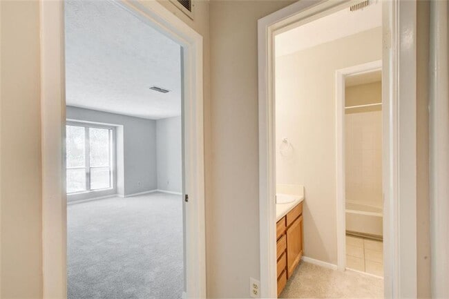 Building Photo - 805 Tuxworth Cir