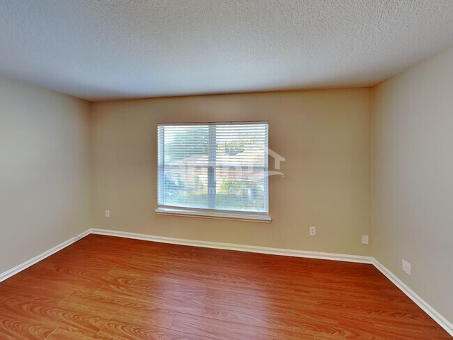 Building Photo - 1943 Wages Way S