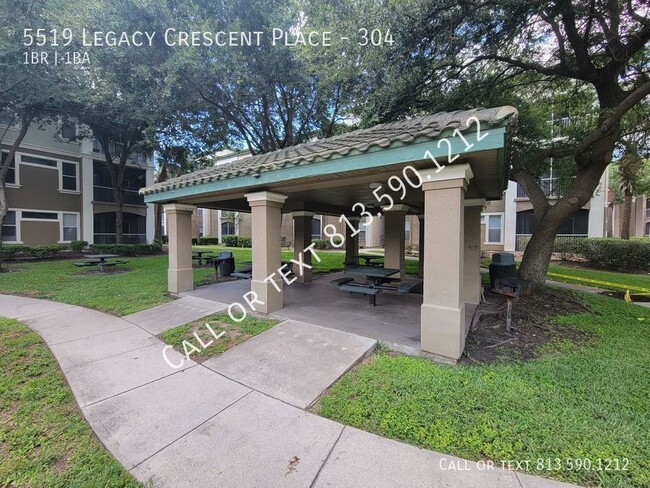 Building Photo - Beautifully Updated Riverview Apartment