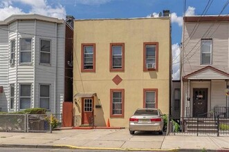 Building Photo - 23 Nelson Ave