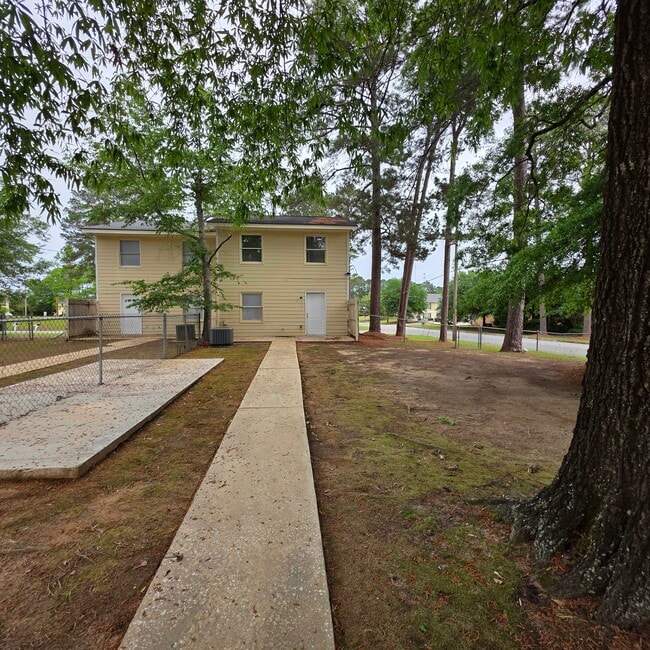 Building Photo - 1900 Buck Ln