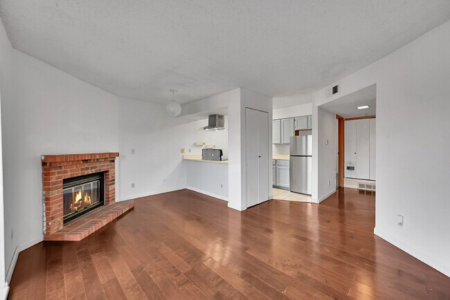Building Photo - $1,495.00 - 1 Bedroom, 1 Bathroom Condo in Lakewood with Cozy Fireplace!