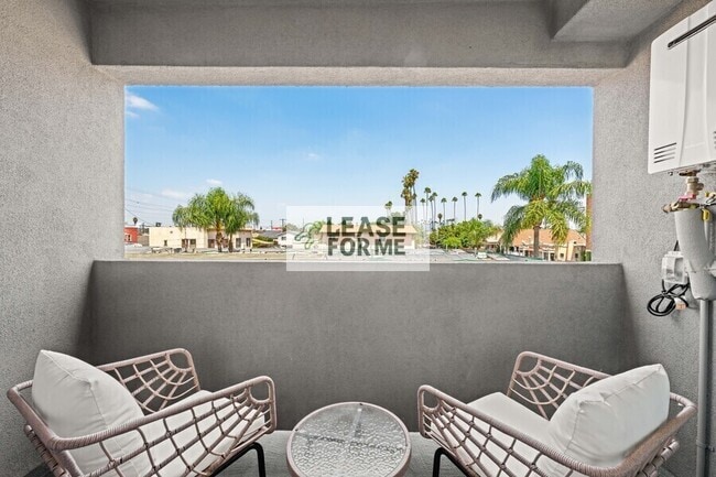 Building Photo - 4348 Woodlawn Ave