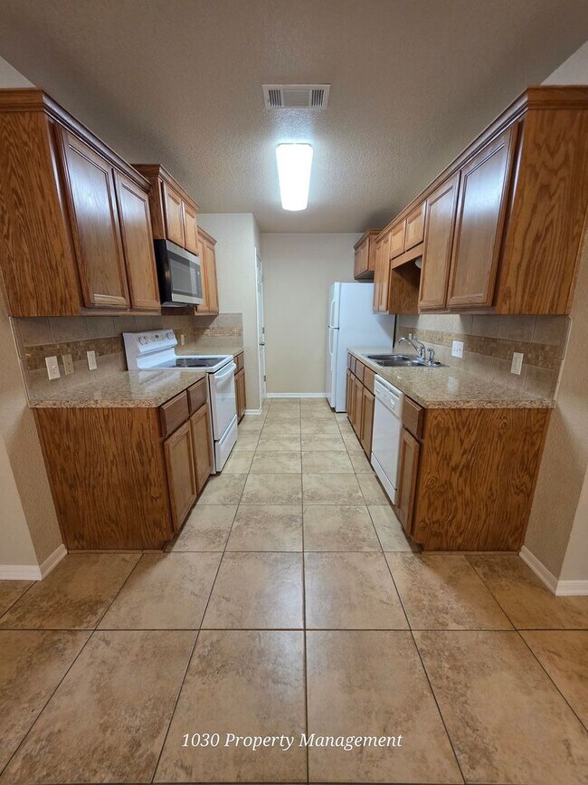 Building Photo - 2 Bed/2 Bath Duplex in Trimmier Estates! 500.00 off 1st full months rent