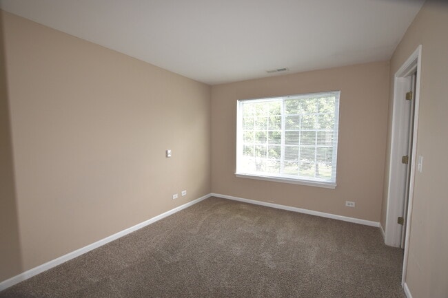 Building Photo - 2382 Claremont Ln