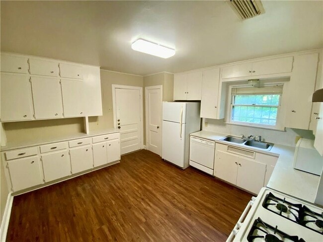 Building Photo - 1808 E 38th 1/2 St