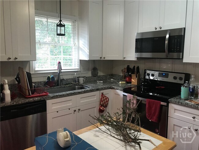 Building Photo - 245 Springdale St