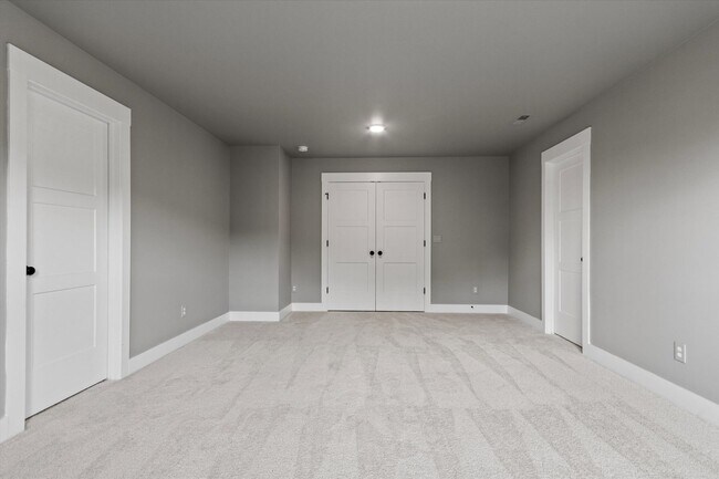 Building Photo - Charming and Spacious 4-Bedroom Home with Bonus Room and Private Backyard