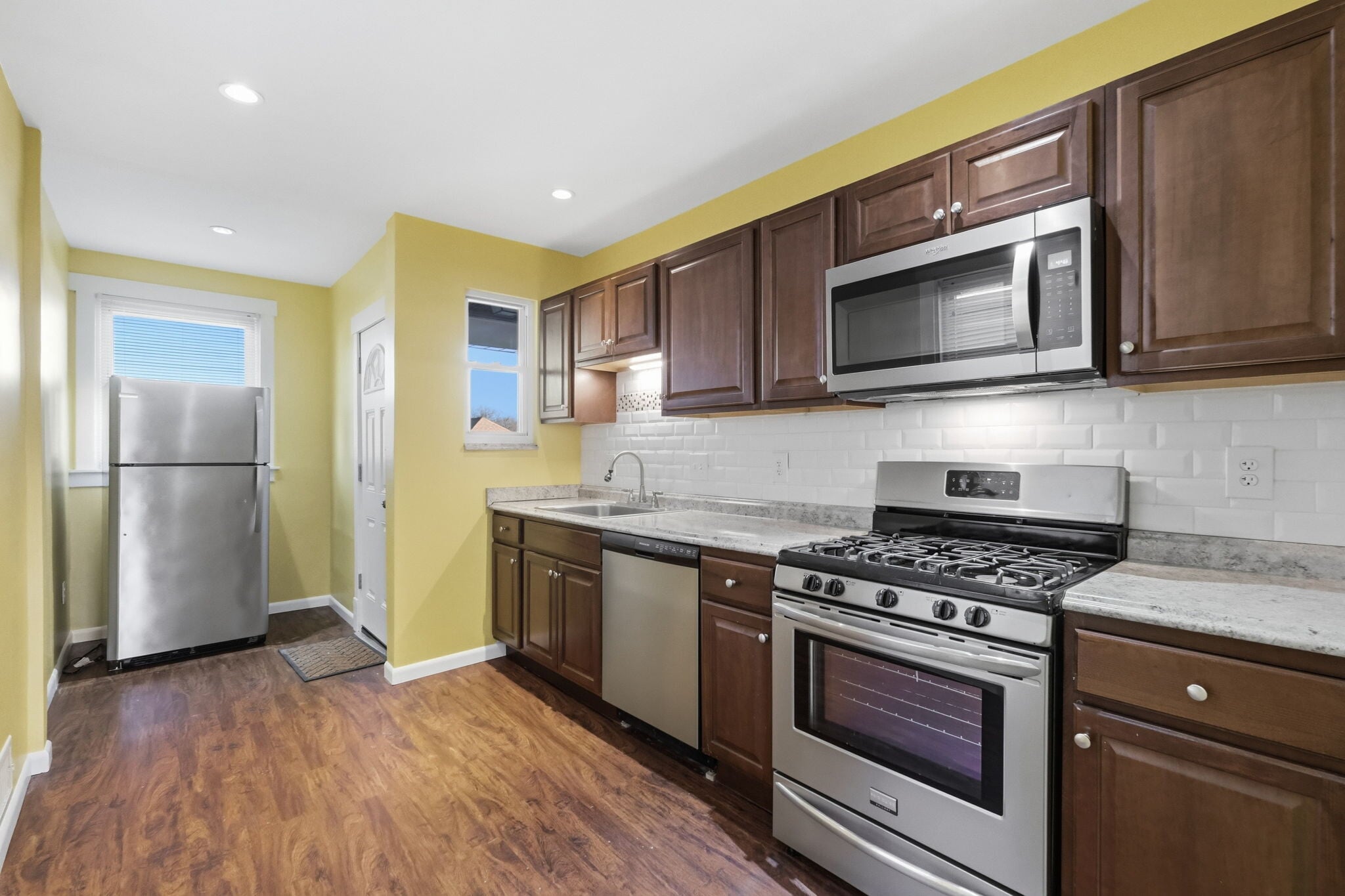 Building Photo - 2303 Sherbrook St