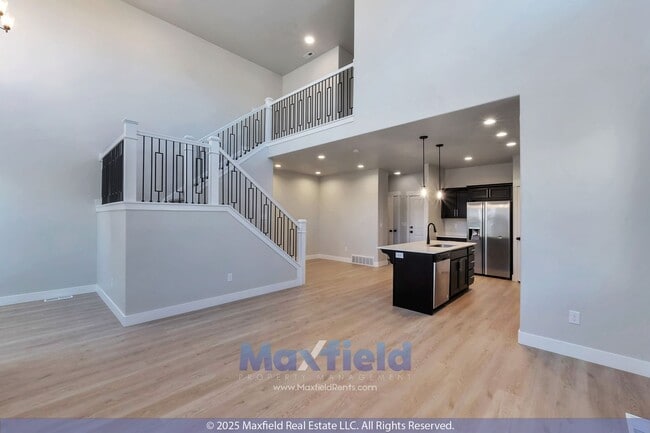 Building Photo - Great Townhome in Lehi - 3BD - 2BTH - 2GAR - Clubhouse & Pool.