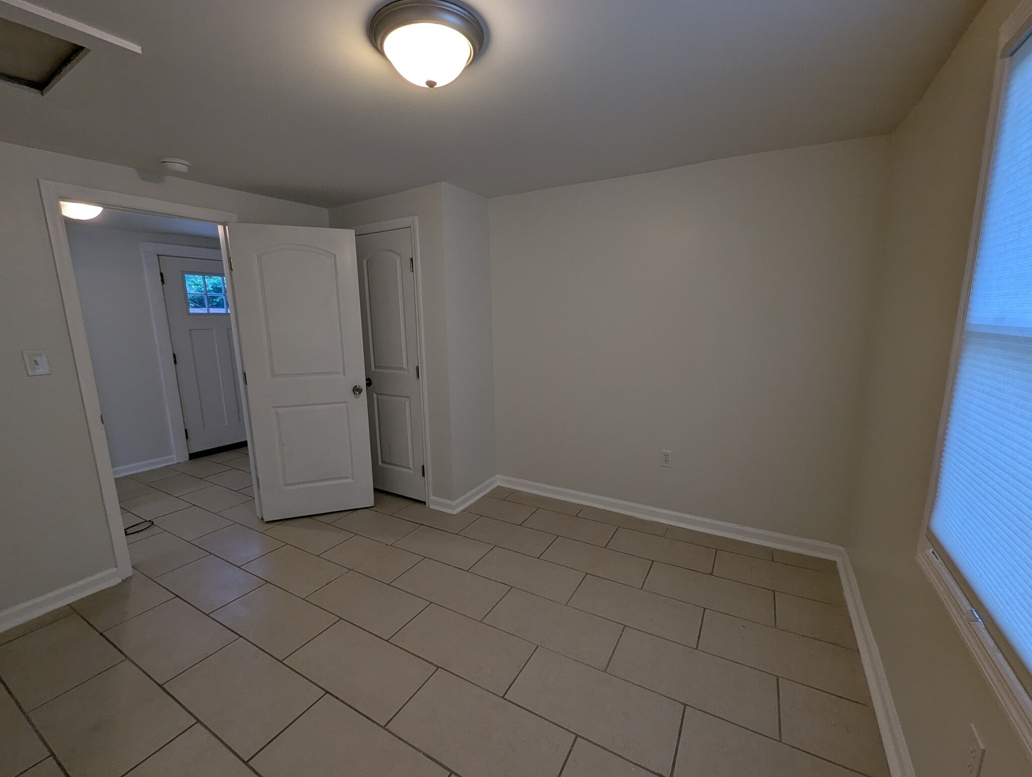 Building Photo - 1325 E 40th St