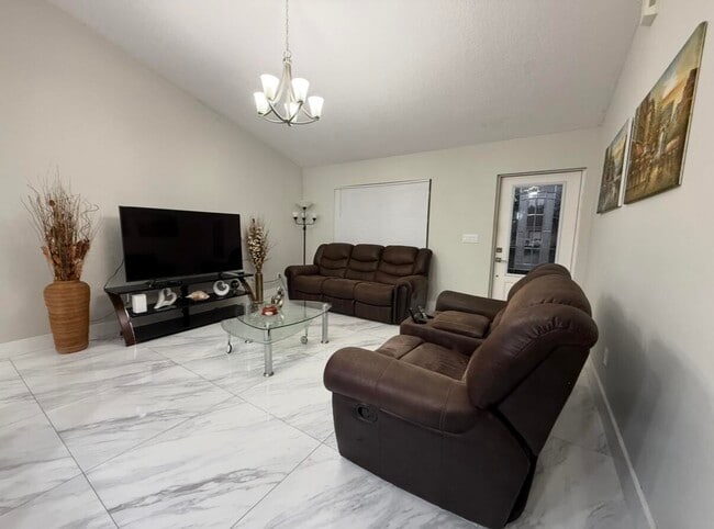 Building Photo - 1082 SW Bellevue Ave