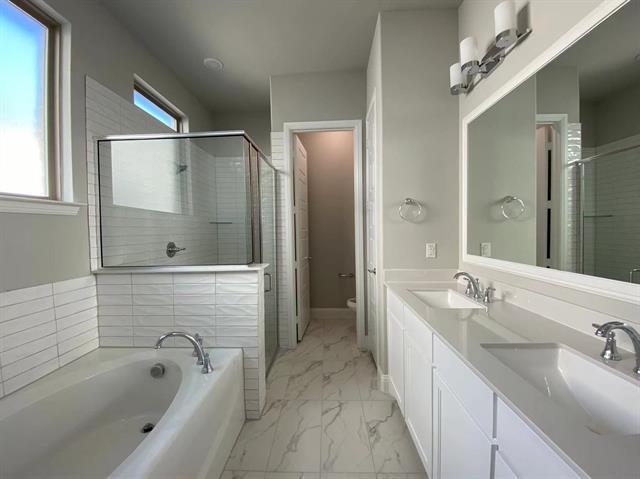 Building Photo - 13034 Scissortail Dr
