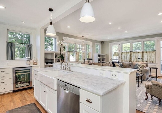 Building Photo - 3-Bed, 4-Bath Retreat in Chevy Chase!"