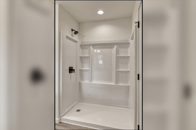 Building Photo - E. 7th Duplex