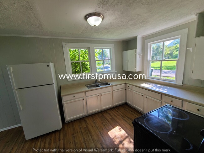 Building Photo - Home in Jasper TN