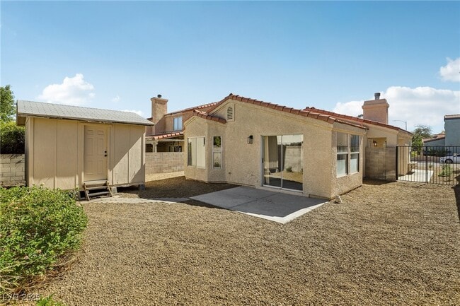 Building Photo - 7400 Queen Palm Dr