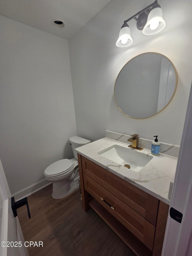 Building Photo - 920 W Beach Dr