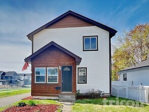 Building Photo - 2144 Sherwood Ave